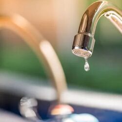 Se oprește apa la robinete în Oravița! Vor fi afectați consumatorii de pe strada Răcășdiei