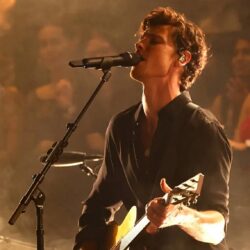 Trubadurul chinuit de demoni, mereu înconjurat de fum de ţigară, Shawn Mendes a lansat "Heart of Gold"