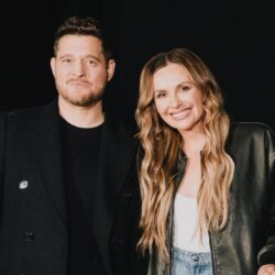 "Regele Crăciunului", Michael Buble colaborează pentru prima oară cu Carly Pearce și ne oferă colindul "Maybe This Christmas"